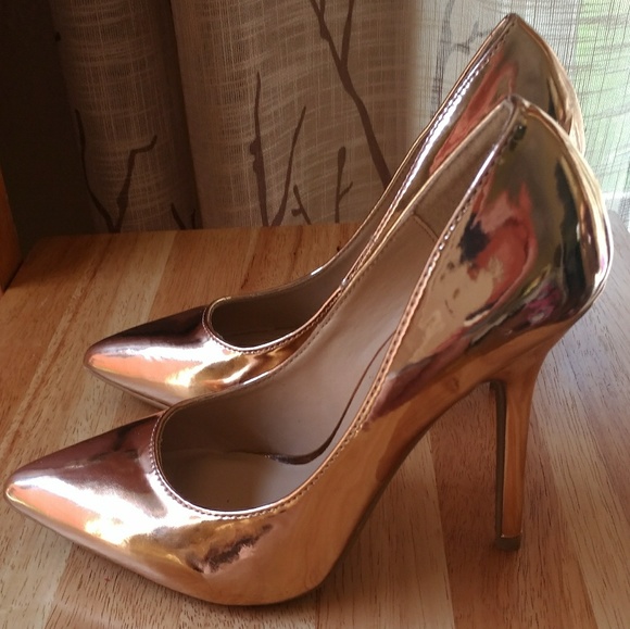 Wild Diva Shoes - NEW WILD DIVA ROSE GOLD PUMPS (SIZE 7)